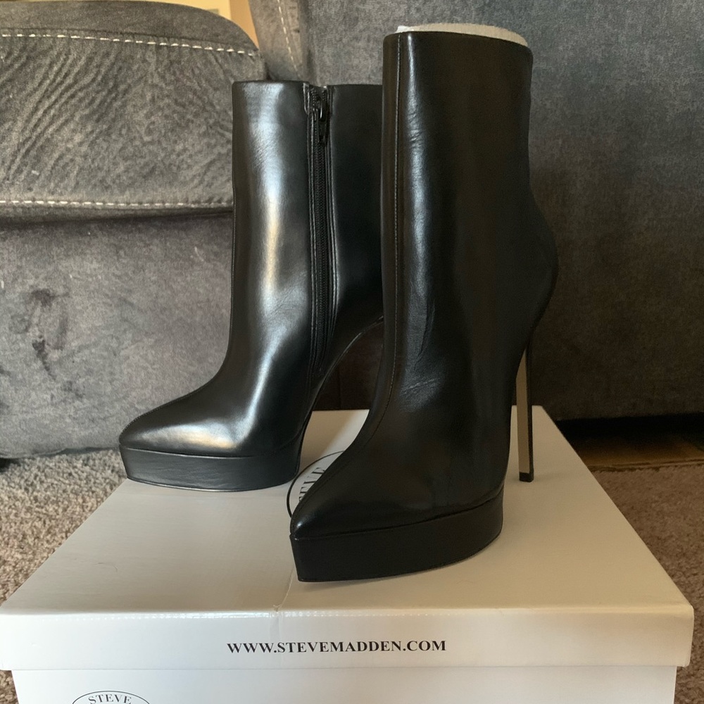 Steve Madden Velina Black Leather Heel